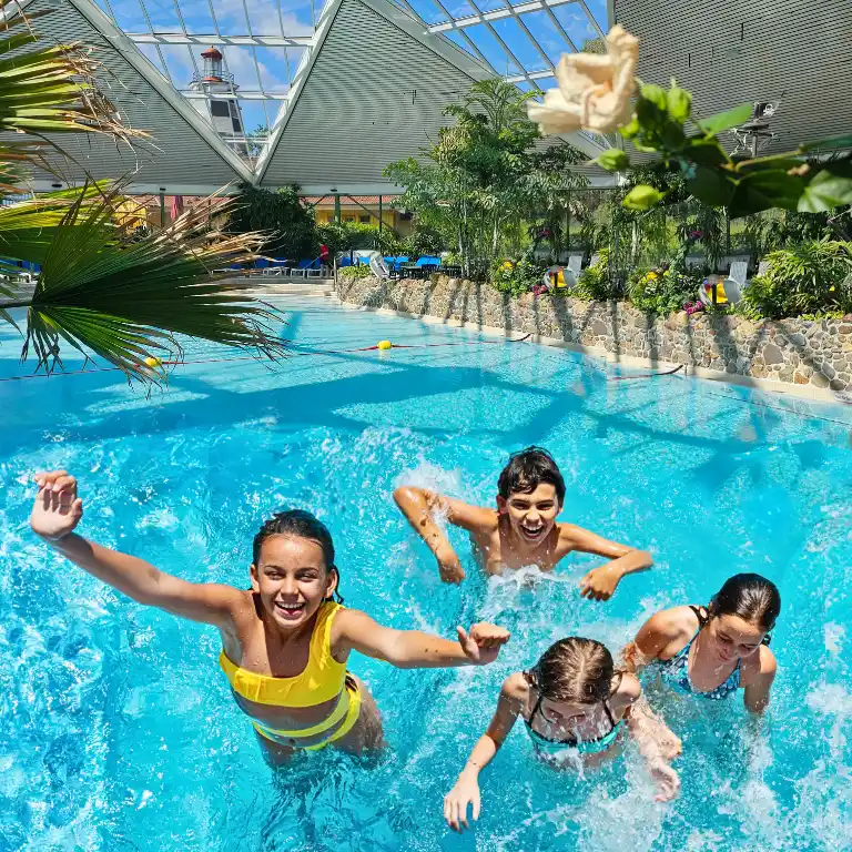 mehr Infos & Anmeldung Kinder planschen im Südsee-Badeparadies