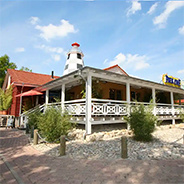 Pier One Restaurant mit großer überdachter Terrasse