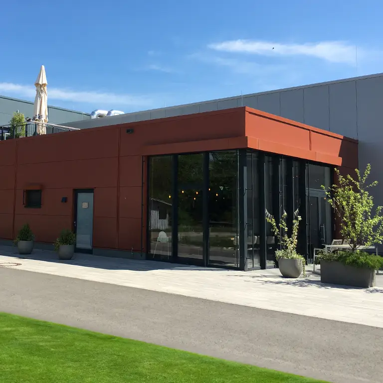 Indoorspielplatz von außen